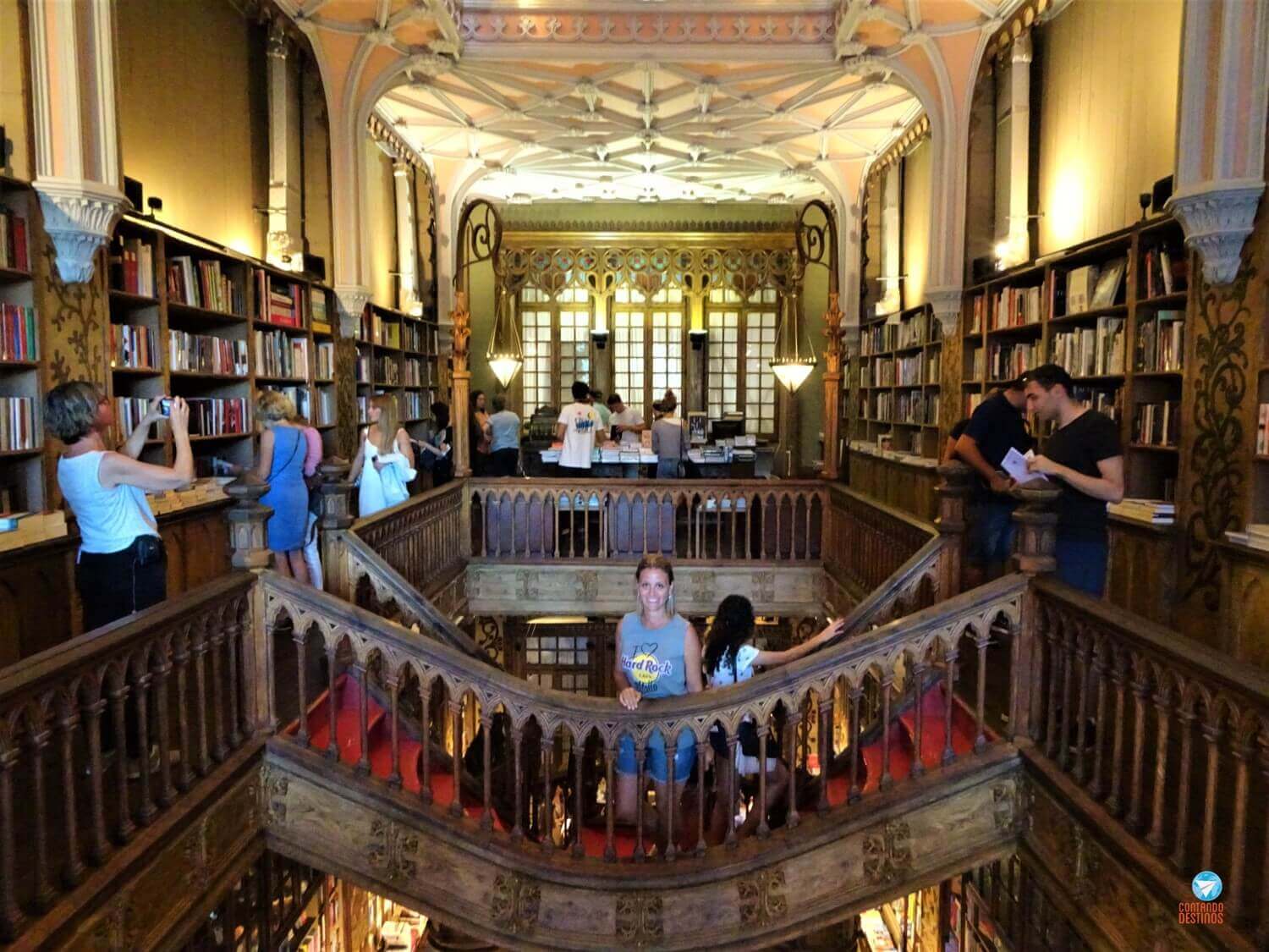 Empresa de tradução no Porto a visita habitual à Livraria Lello!