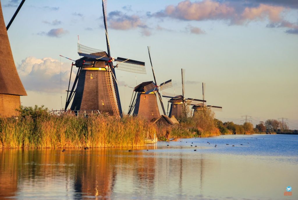 O parque dos moinhos de vento na Holanda