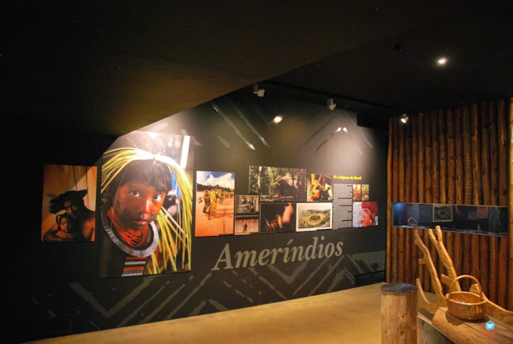 Índios brasileiros no Museu dos Descobrimentos em Belmonte, Portugal