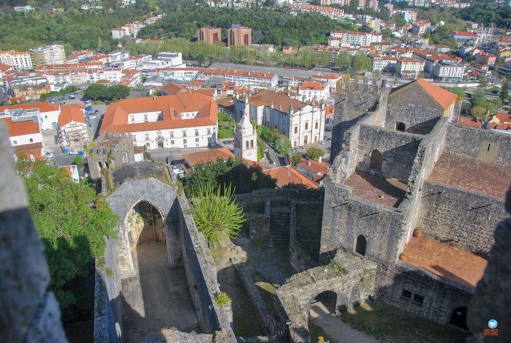 Vista do castelo de Leiria em Portugal