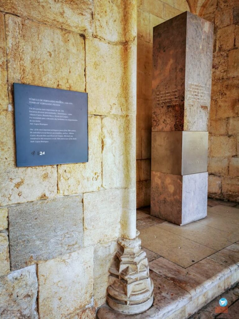 Túmulo de Fernando Pessoa no Mosteiro dos Jerónimos, em Lisboa