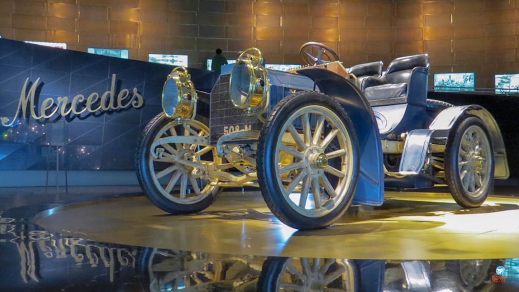 Visita virtual museu mercedes benz