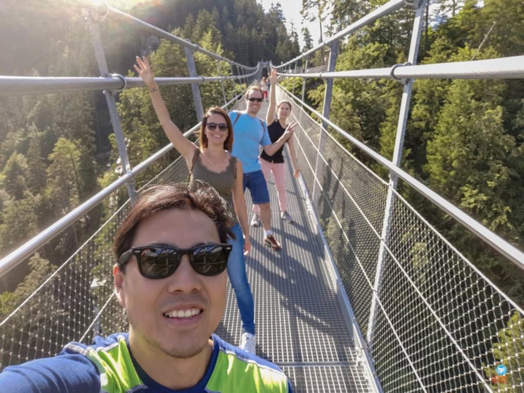 turma toda da viagem na ponte