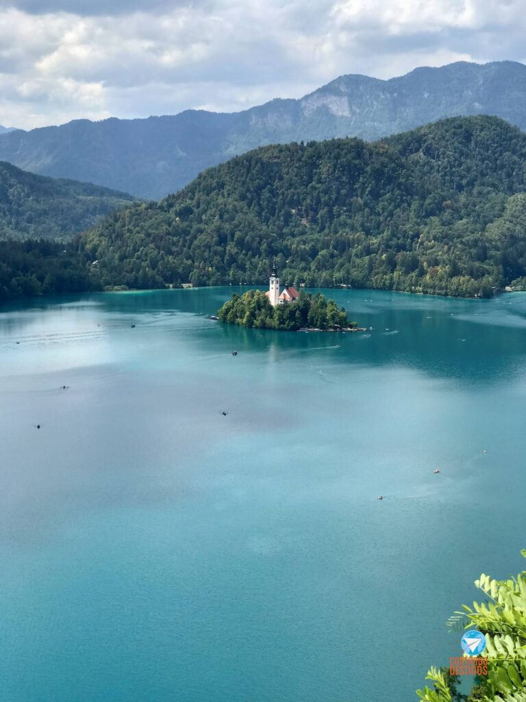 lago dee bled primavera europa